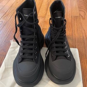 Alexander McQueen Tread Slick lace-up boots